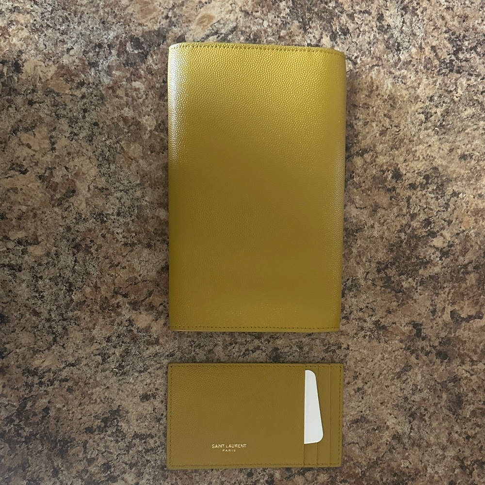 Yves Saint Laurent Olive Green Leather Envelope Clutch with Gold YSL Logo - Picture 7 of 7